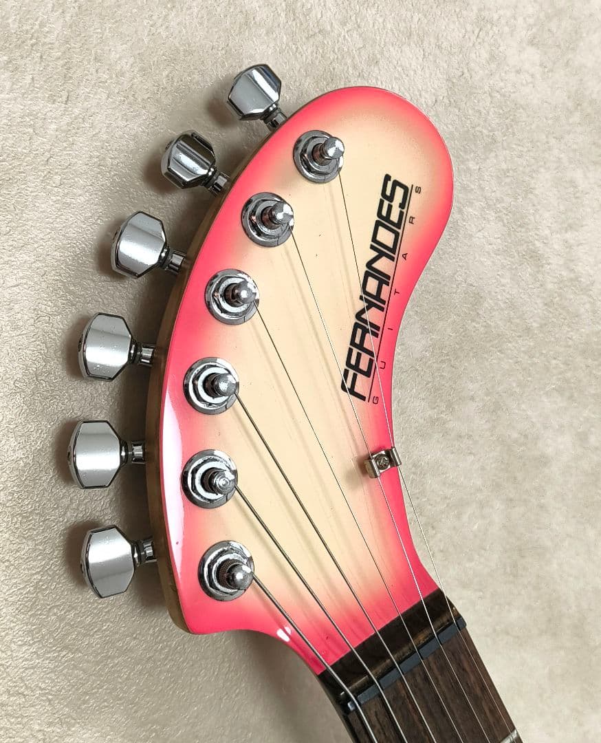 【美品】ZO-3 ピンクサンバースト アンプ内蔵ミニギター ヘッドフォン端子付