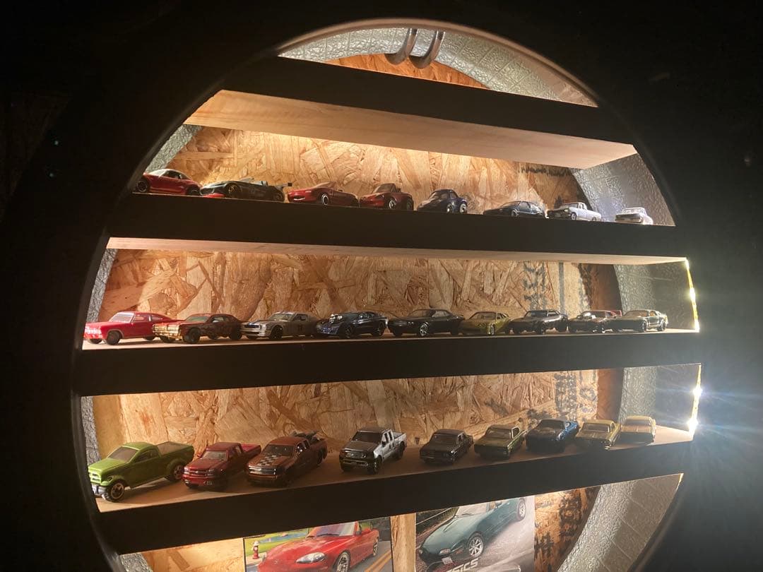 ホットウィール　ミニカー　ディスプレイ　壁掛け　バイクのタイヤで作成