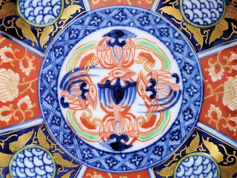 大聖寺伊万里 金襴 金唐草に青海波の図 描分八角6寸皿 2枚 079AS-CQe