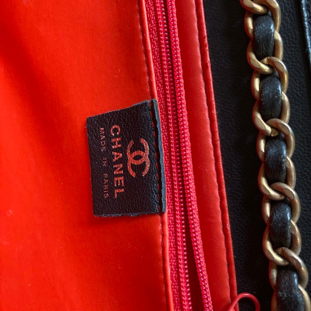 CHANEL ブラック レザー ショルダーバッグ