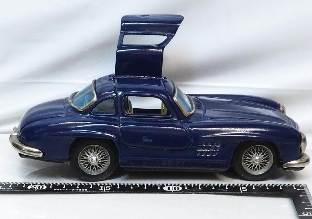 バンダイ メルセデスベンツ300SLリペイント紺リモコン欠tinブリキcar箱無