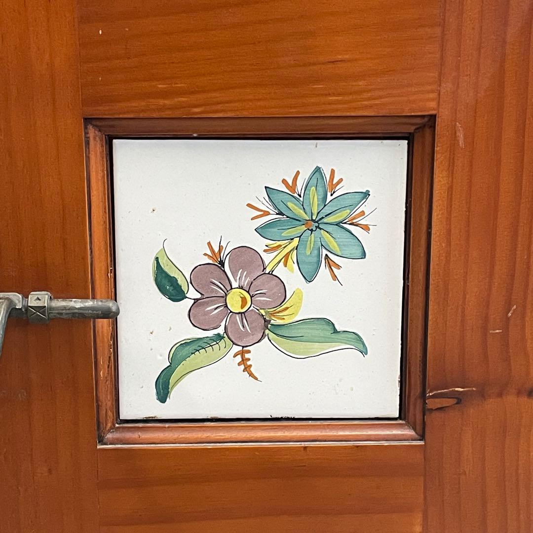 北欧カントリー＊花柄タイル 木製キャビネット バレンシア風