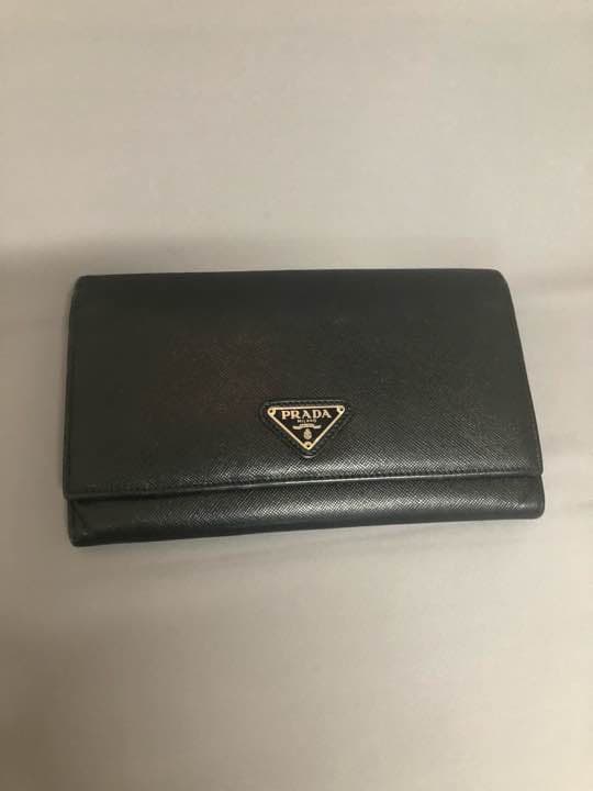 プラダ 長財布 美品 収納多い！