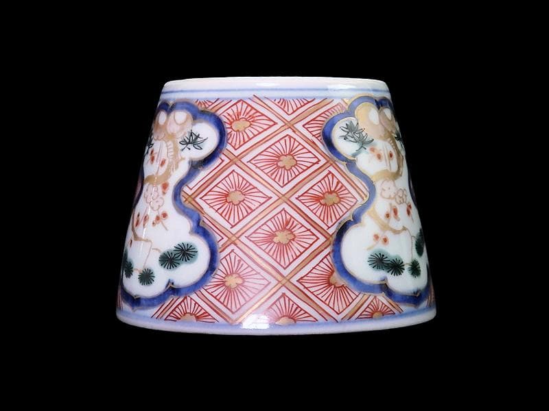 大聖寺伊万里 金襴手松竹梅に菊花四方襷紋の図 大振蕎麦猪口 E604AS