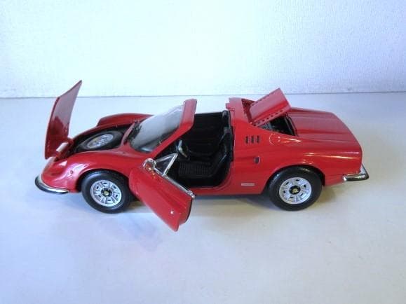 特価 Hot Wheels 1/18 フェラーリ Dino 246GTS レッド