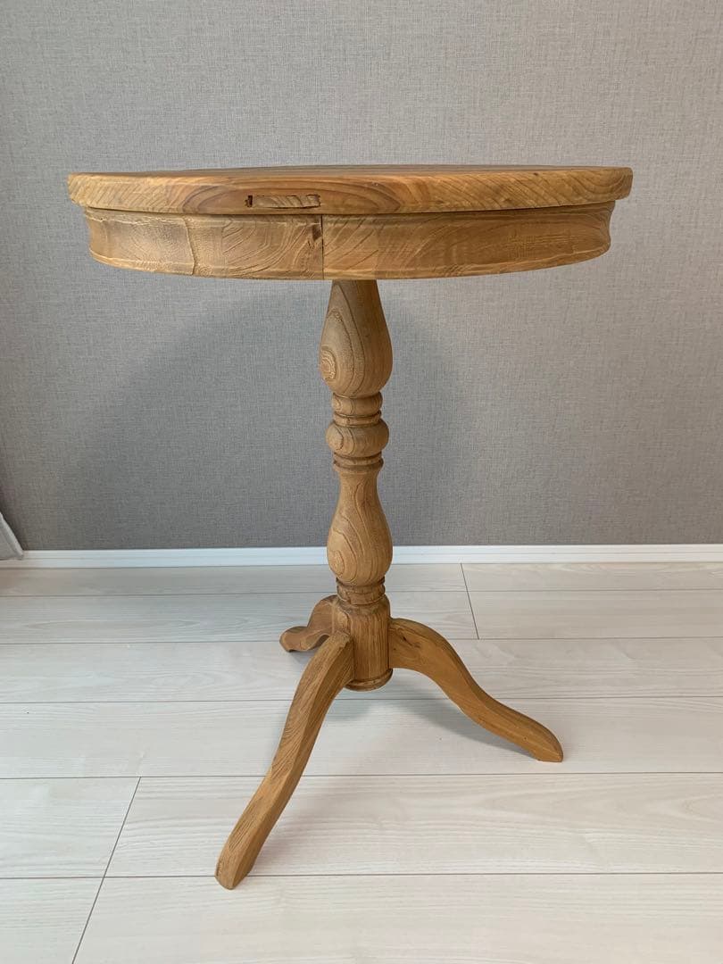 ノットアンティークス CRASH GATE(クラッシュゲート)のサイドテーブル