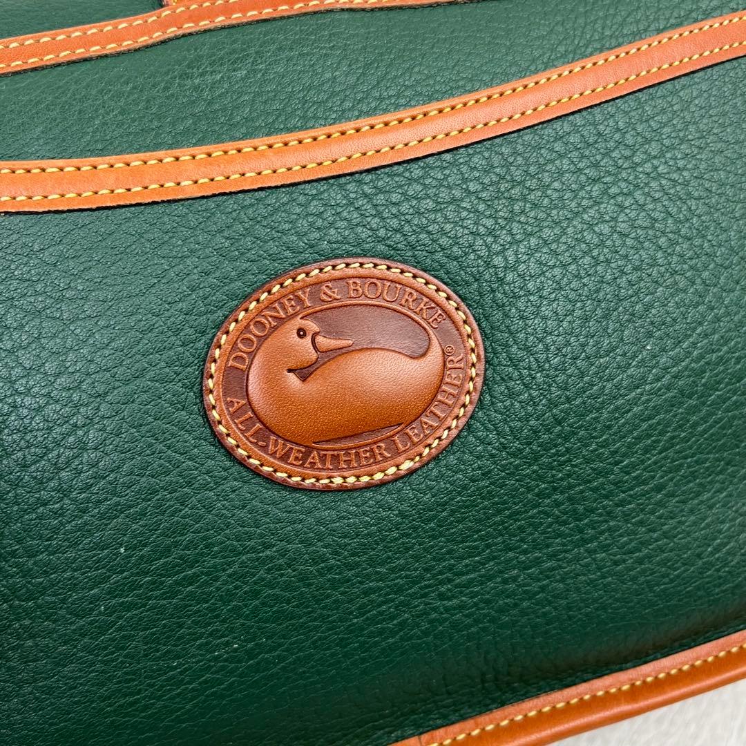極美品✨DOONEY&BOURKE ショルダーバッグ シボ革 レザー グリーン
