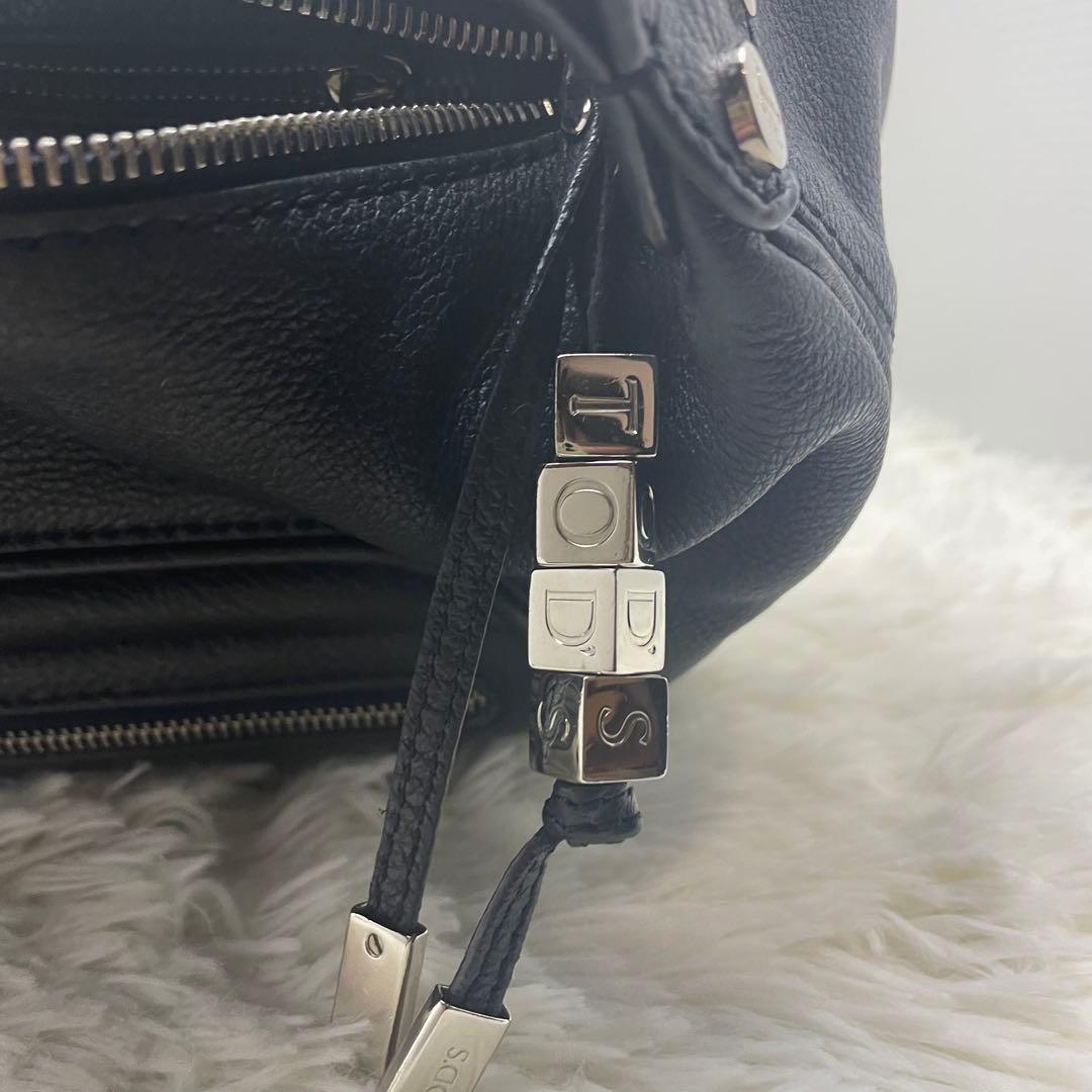 【美品】トッズ ワンショルダーバッグ キューブ オールレザー スタッズ 黒