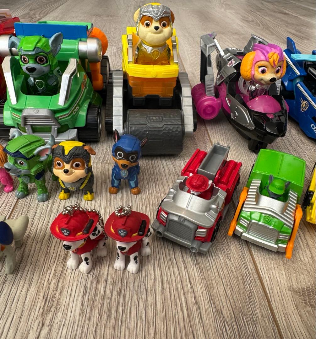 パウパトロールベーシックビーグルセット　フィギュア付き