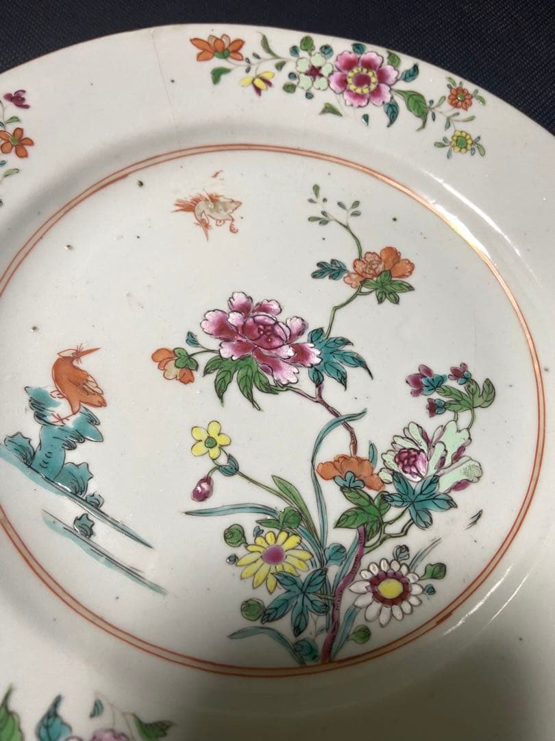 中国古美術品　清の乾隆時代　粉彩草花中皿　本物保証　22.5cm