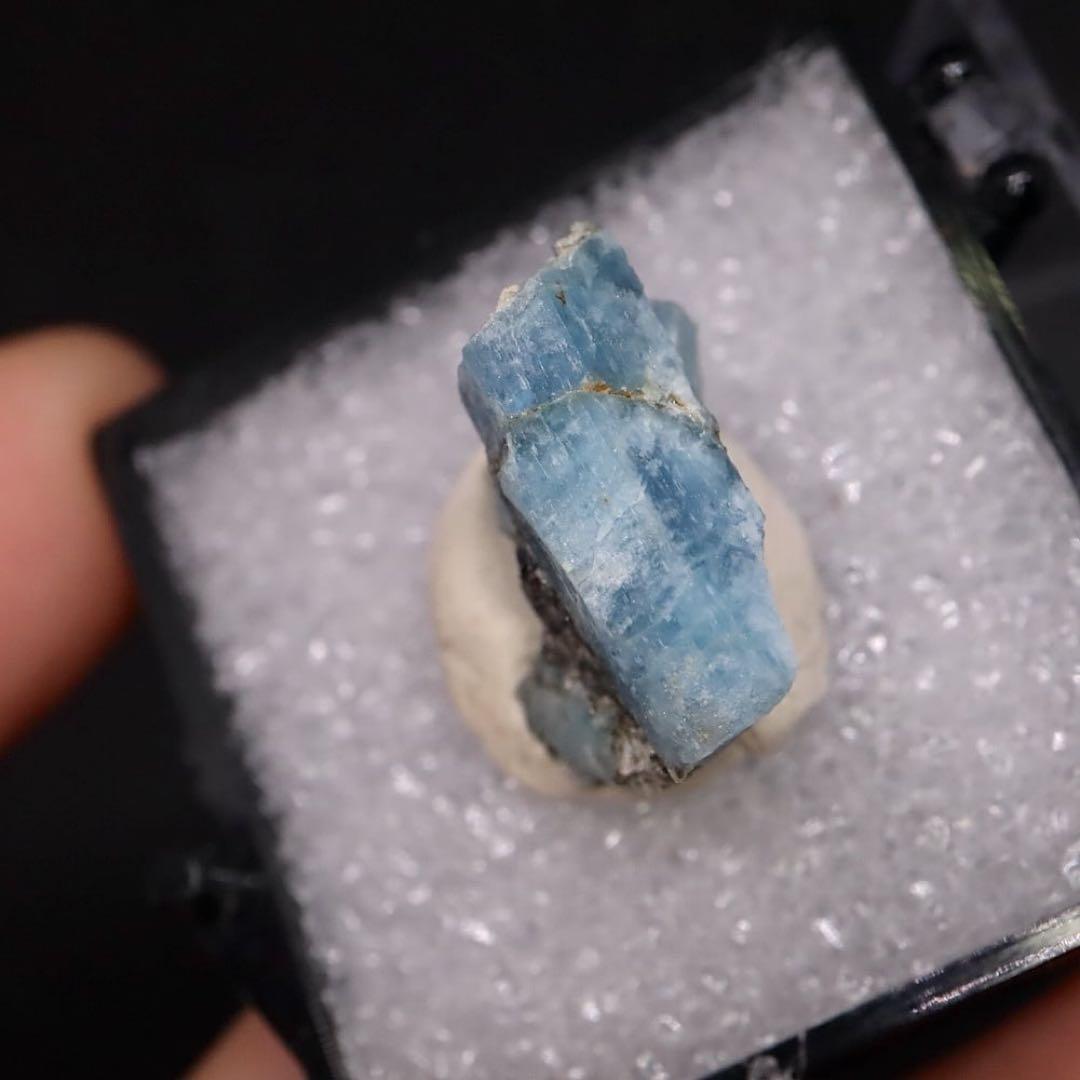 自主採掘！アクアマリン カリフォルニア産 2.7g AQ333 鉱物 原石天然石