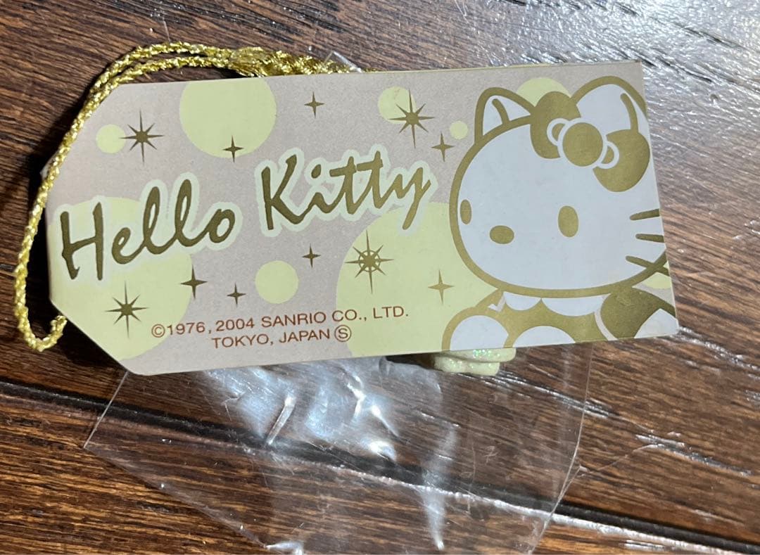 激レア　キティ　ラメ入りホワイトドレス　ストラップ　根付