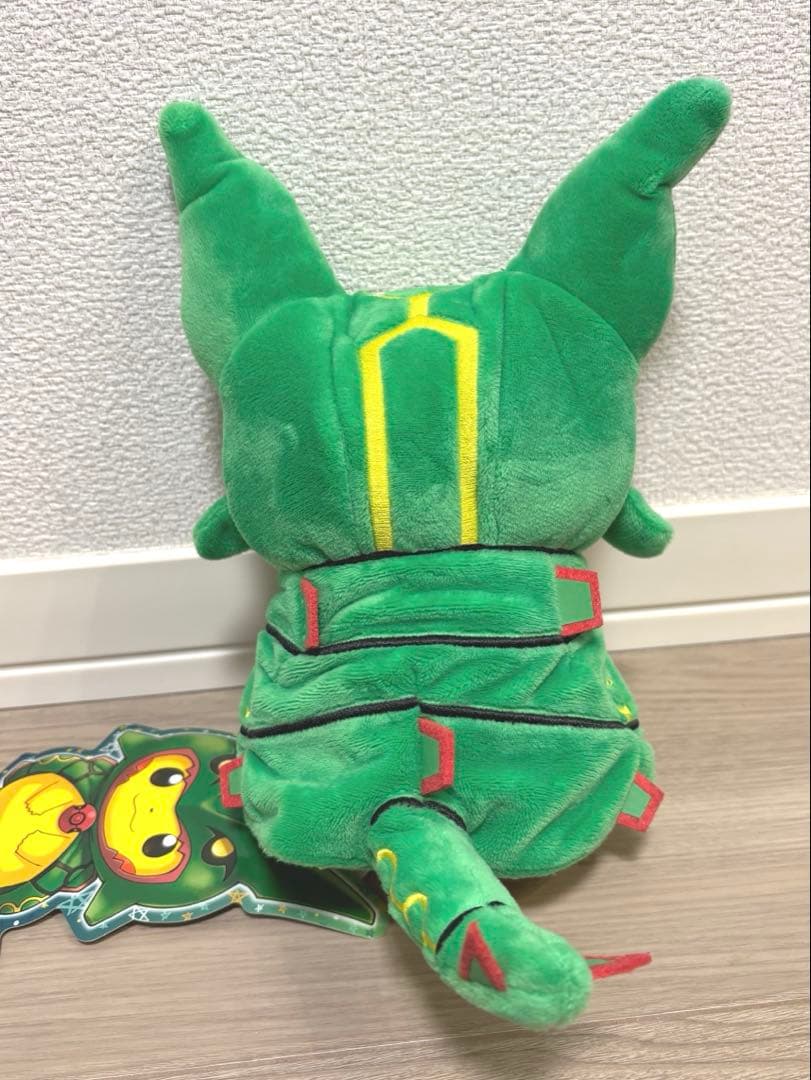 タグ付き レックウザポンチョを着たピカチュウ