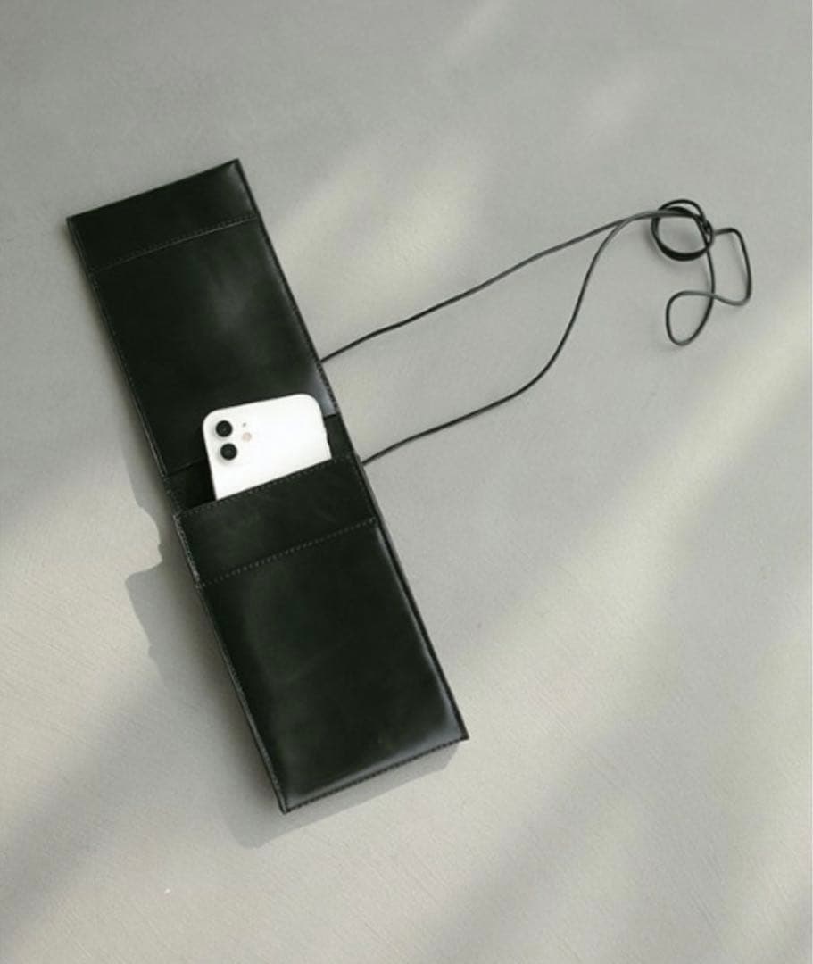 エトレトウキョウ ショルダーバッグ ブラック レザー レザーコードミニショルダー