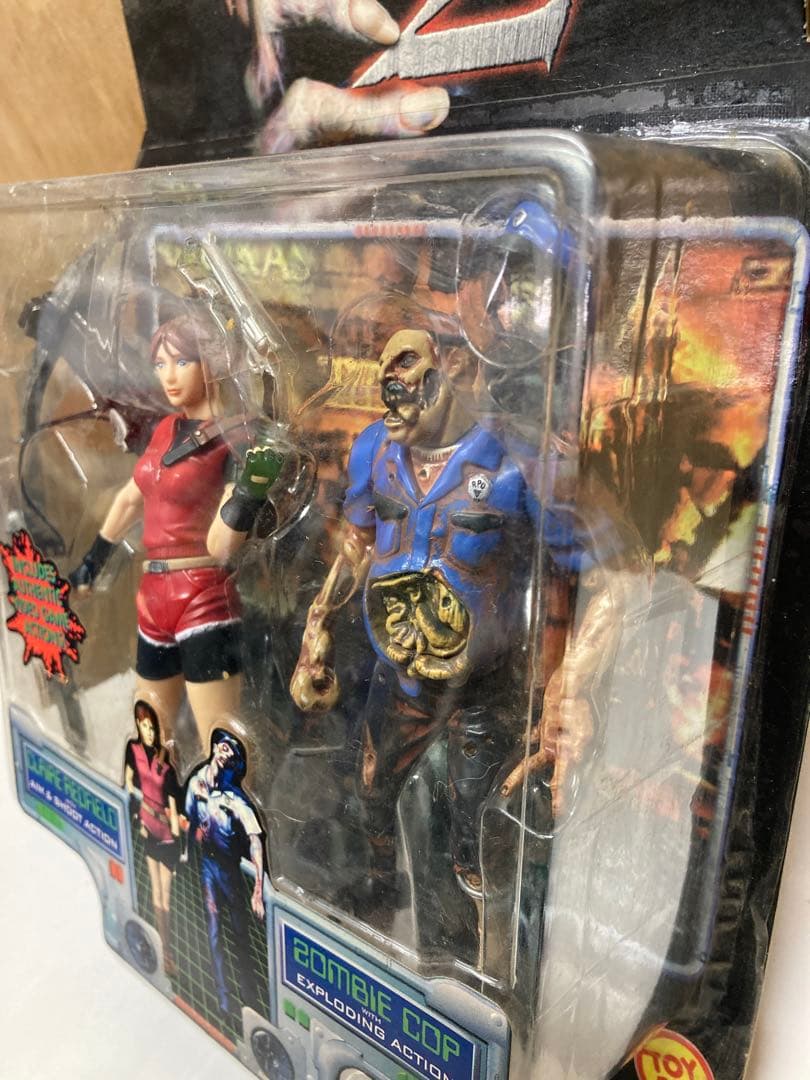 TOYBIZトイビズ バイオハザード2 クレアレッドフィールド/ゾンビコップ