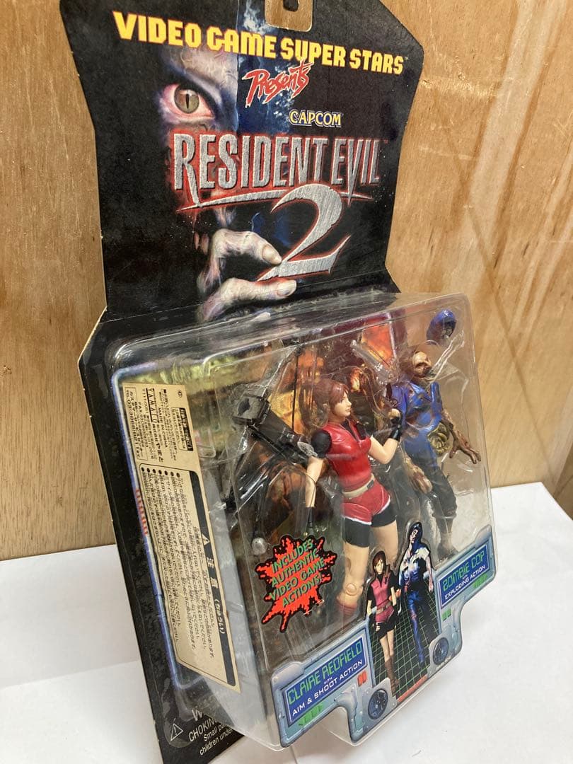 TOYBIZトイビズ バイオハザード2 クレアレッドフィールド/ゾンビコップ
