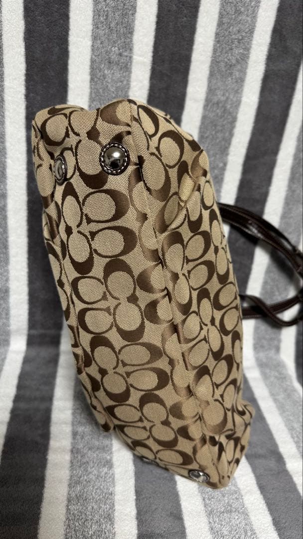 Coach ブラウンロゴハンドバッグ