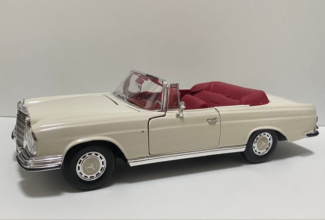 レア！　絶版　1/18 ミニカー　メルセデスベンツ　　280SE オープンカー