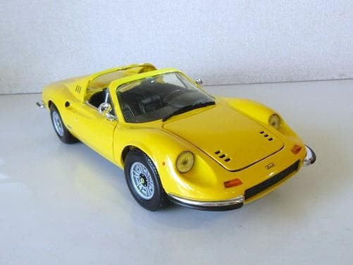 特価 HotWheels 1/18 フェラーリ Dino246GTS イエロー②