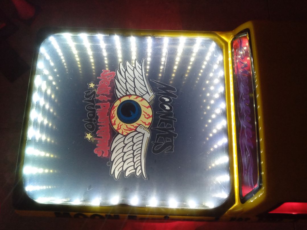 ストリートジャム製 トヨタ ハイラックス80 トラッキン ムーンアイズ