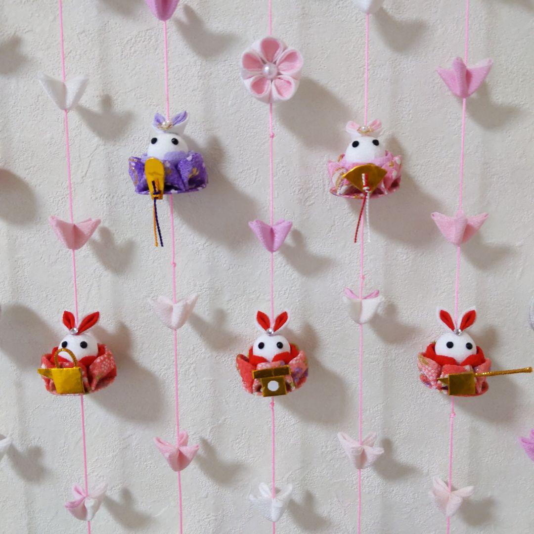 ちりめん細工　お花とまりとうさぎ雛の壁掛け下げ飾り(9下げ)