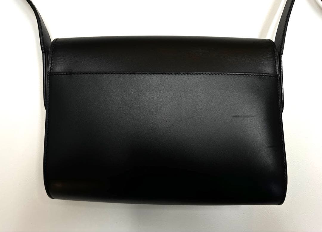 A.P.C. ブラックショルダーバッグ