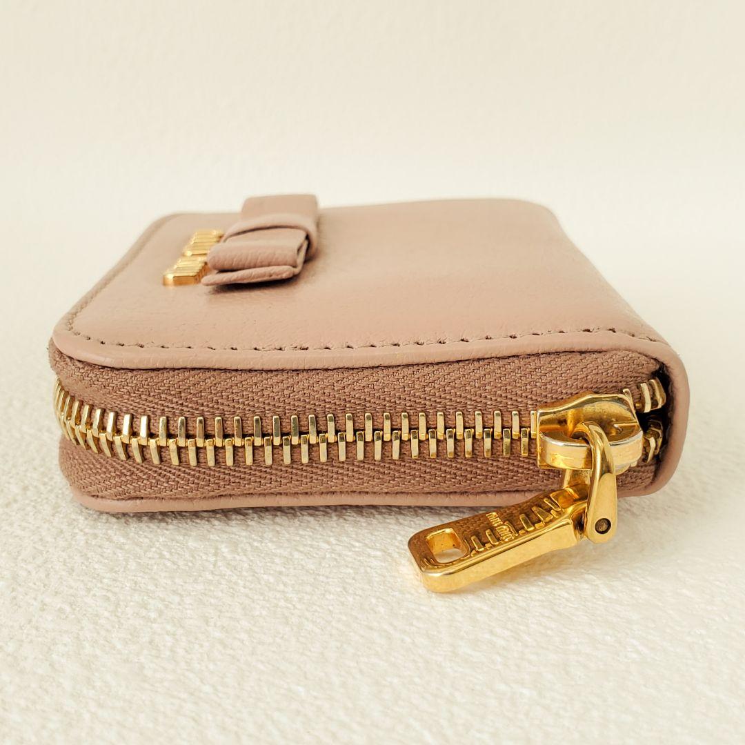 miu miu　ケース　カードケース　ラウンドファスナー　マドラス　ピンク