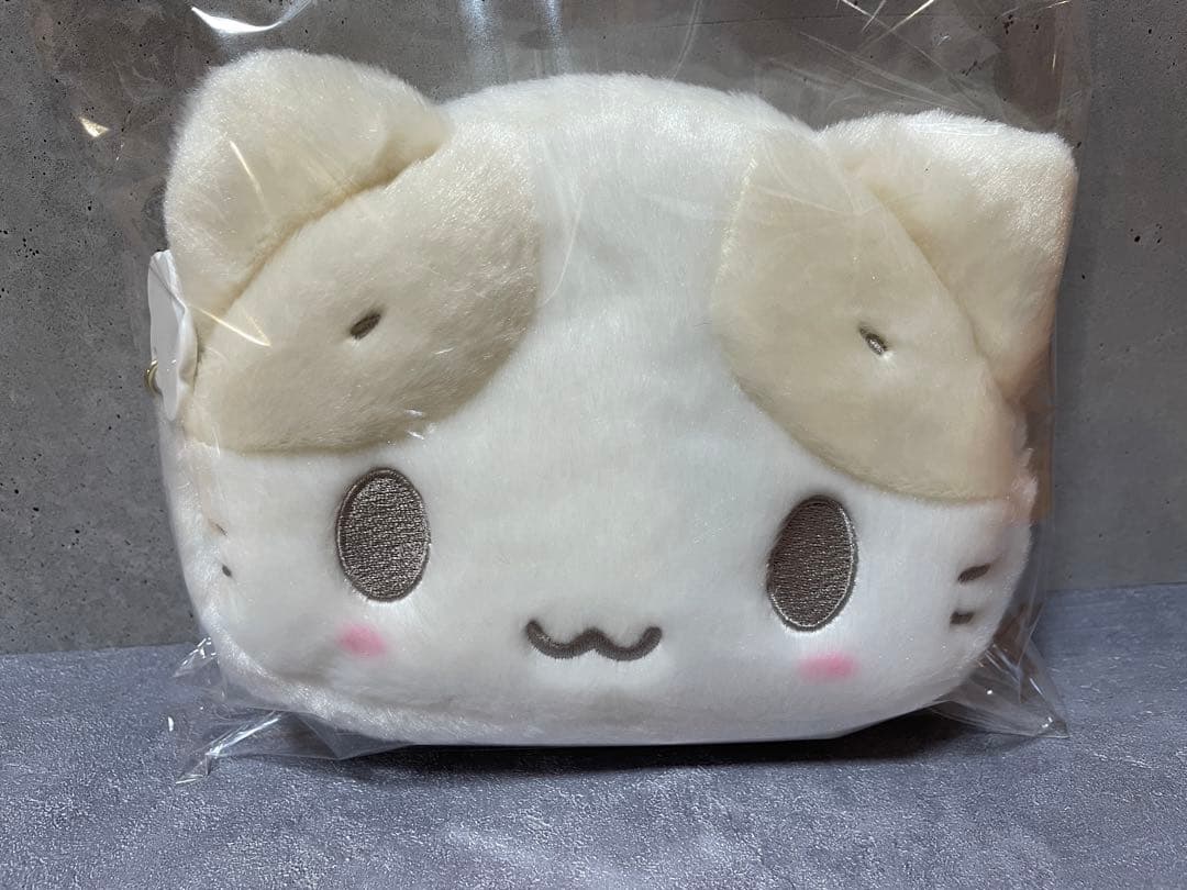 マシュマロみたいなふわふわにゃんこ フェイス形ポーチ しろふわ雲でお
