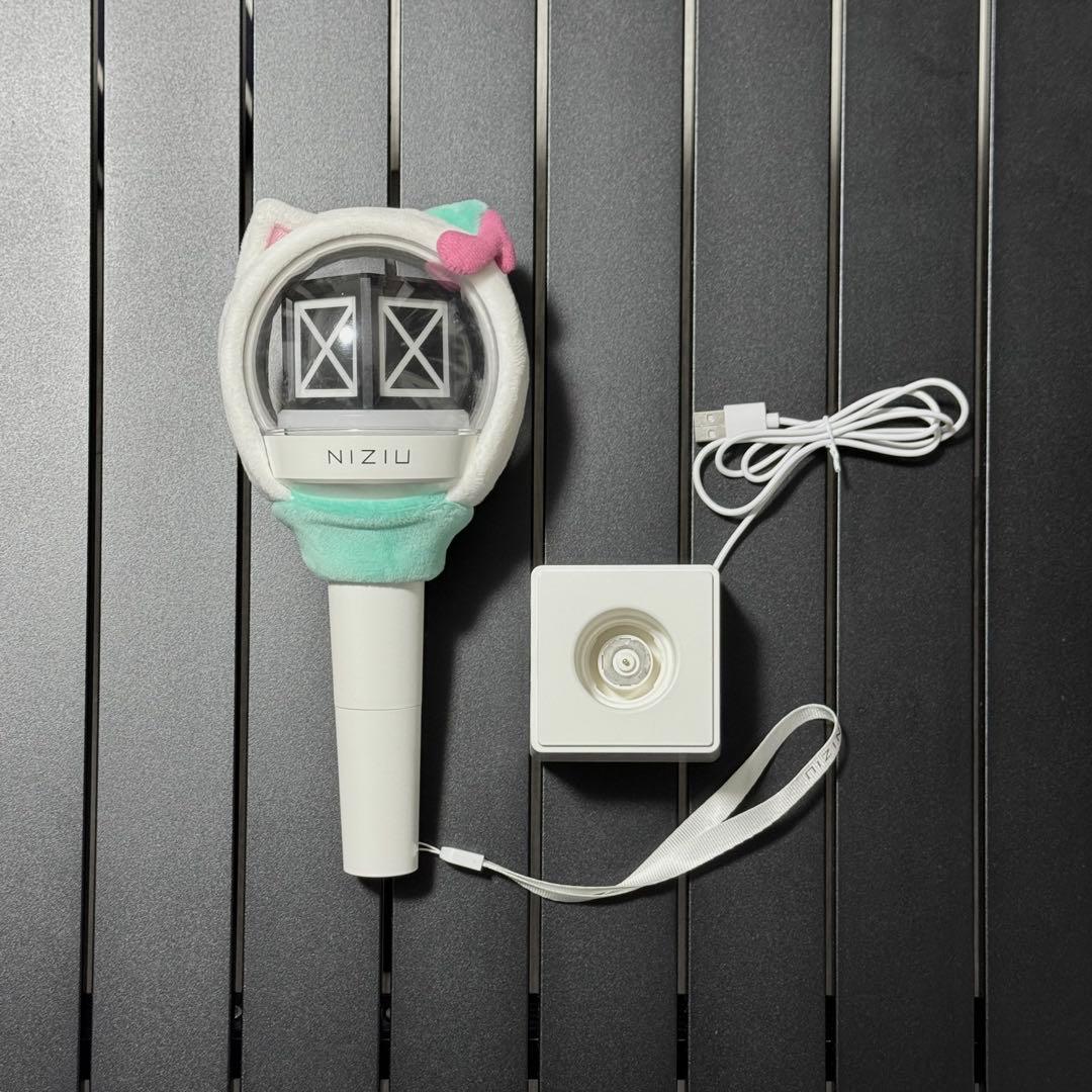 NiziU ペンライト 充電ケーブル、ペンライトカバー（マユカ）付 動作