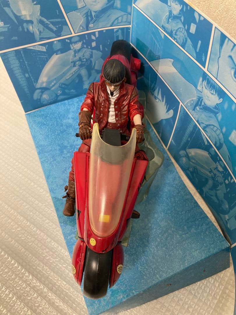 『AKIRA』の金田が乗るバイクのフィギュアです。