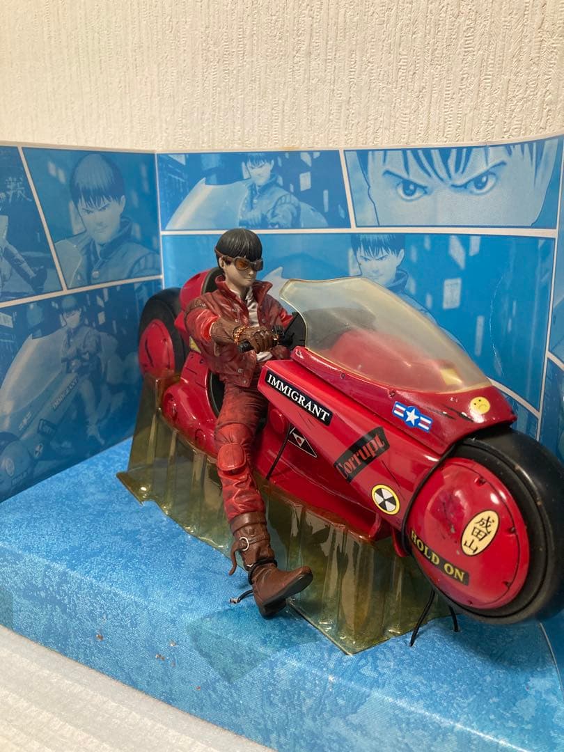 『AKIRA』の金田が乗るバイクのフィギュアです。