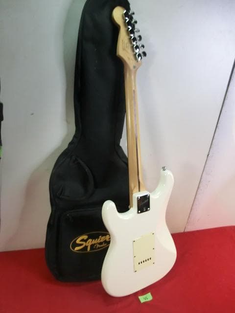 55：Squier Bullet Strat Fender エレキギタージャンク