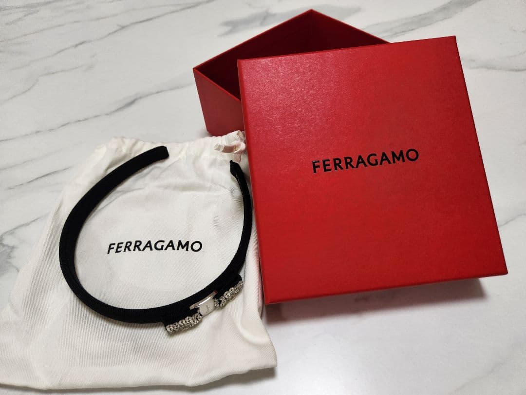 Ferragamo カチューシャ ビジュー付き