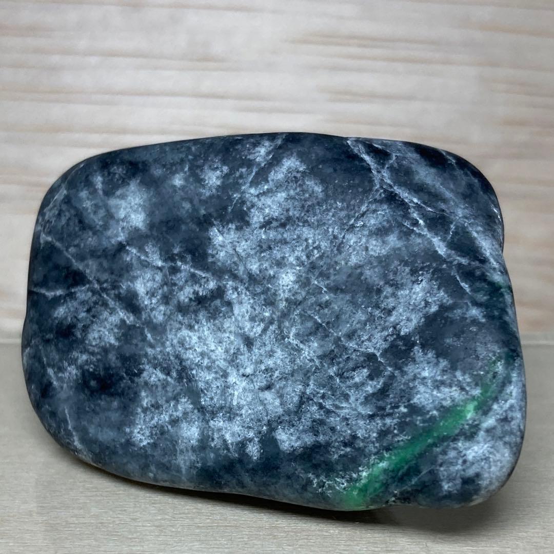 糸魚川翡翠 黒翡翠 海石 原石 48.6g - メルカリ
