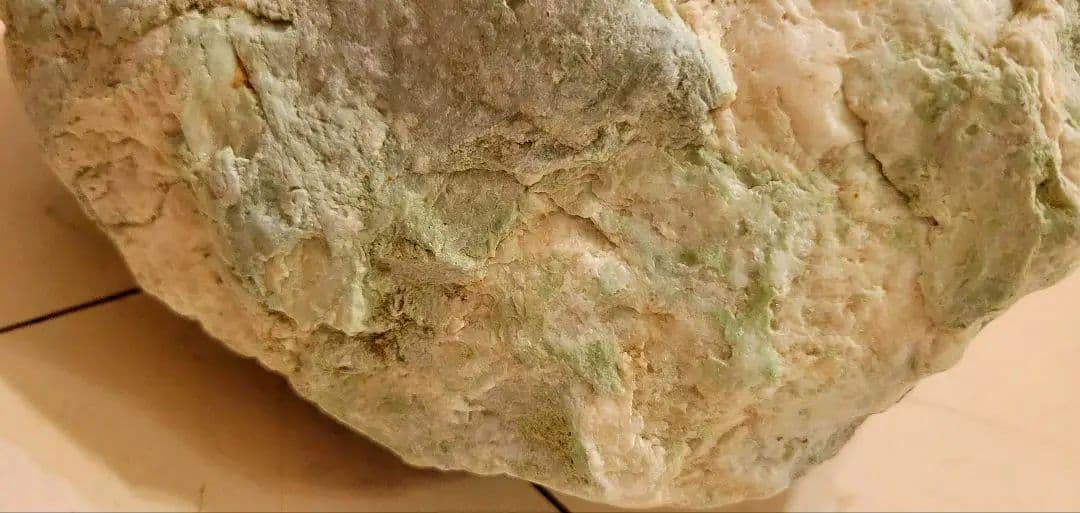 財宝！巨大アレキサンドライト？！内部水晶クラスターあり原石！宝石級