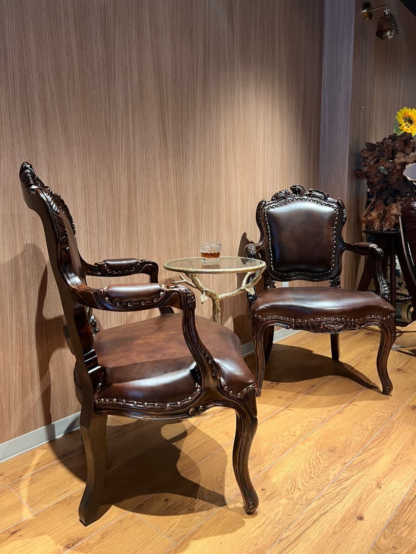 クラシックスタイル ダークブラウン レザー椅子