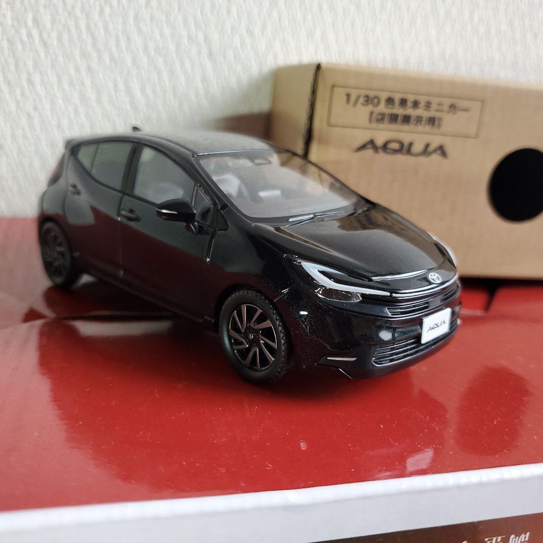 トヨタ 新型AQUA 1/30スケール ミニカー ブラック