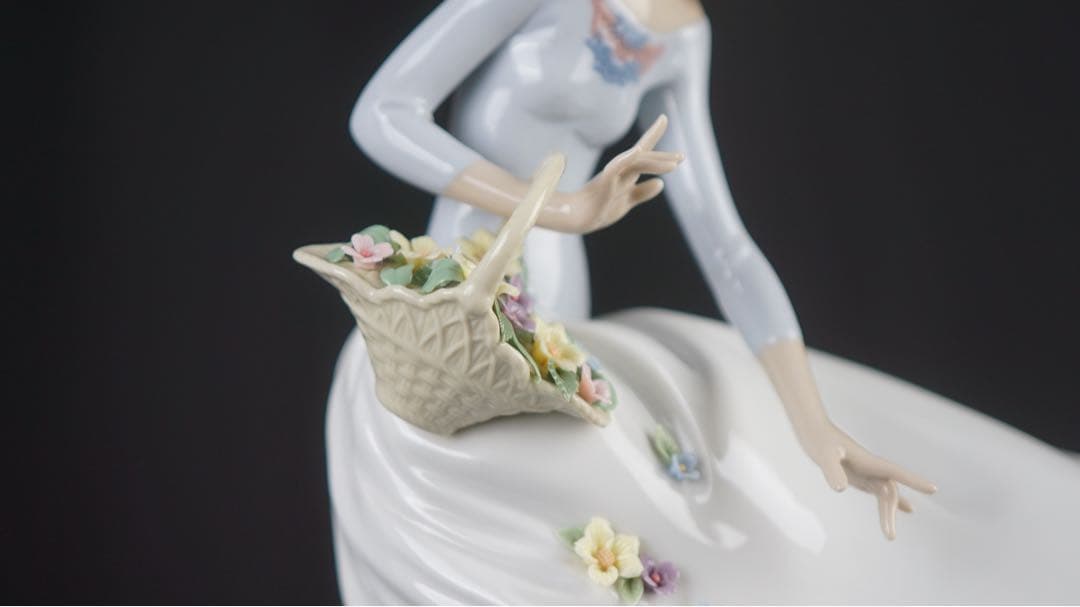 リヤドロ LLADRO 風のいたずら 01006767 置物 花 女性 美品 リヤドロ