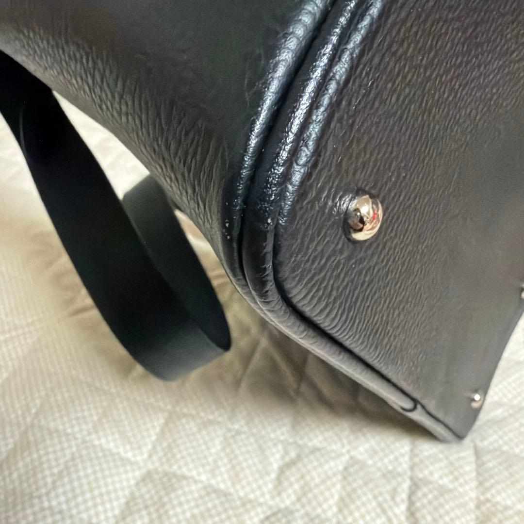 バーバリー　ハンドバッグ、肩掛け　黒　革製品　内側チェック柄　【値下げ不可】