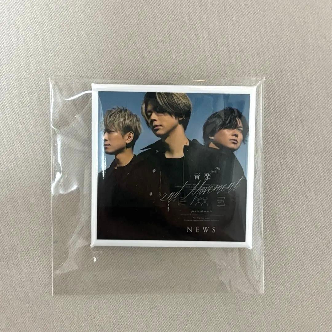 NEWS ジョイポリス スクエア缶バッジ 音楽 - メルカリ