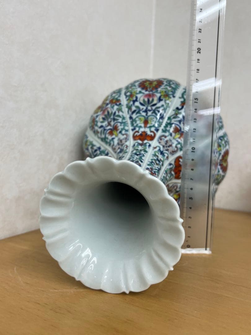 中国清乾隆年製銘斗彩八宝紋瓶官窯アンティーク唐