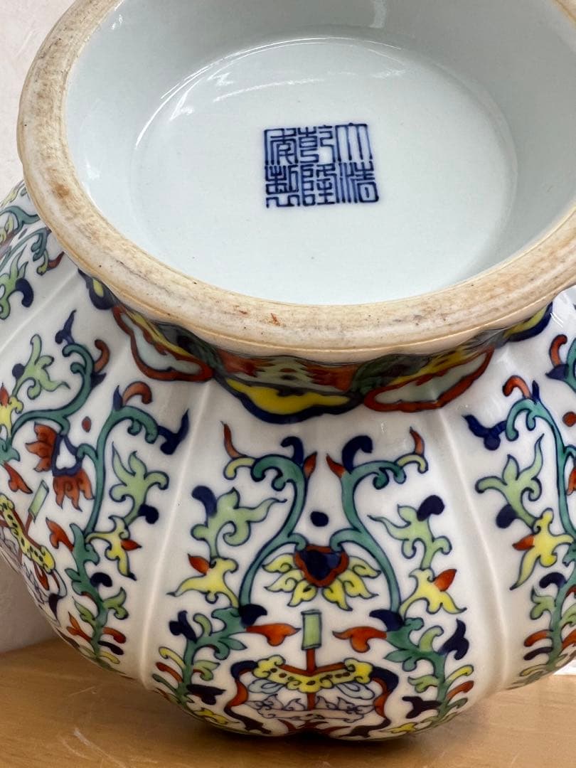 中国清乾隆年製銘斗彩八宝紋瓶官窯アンティーク唐