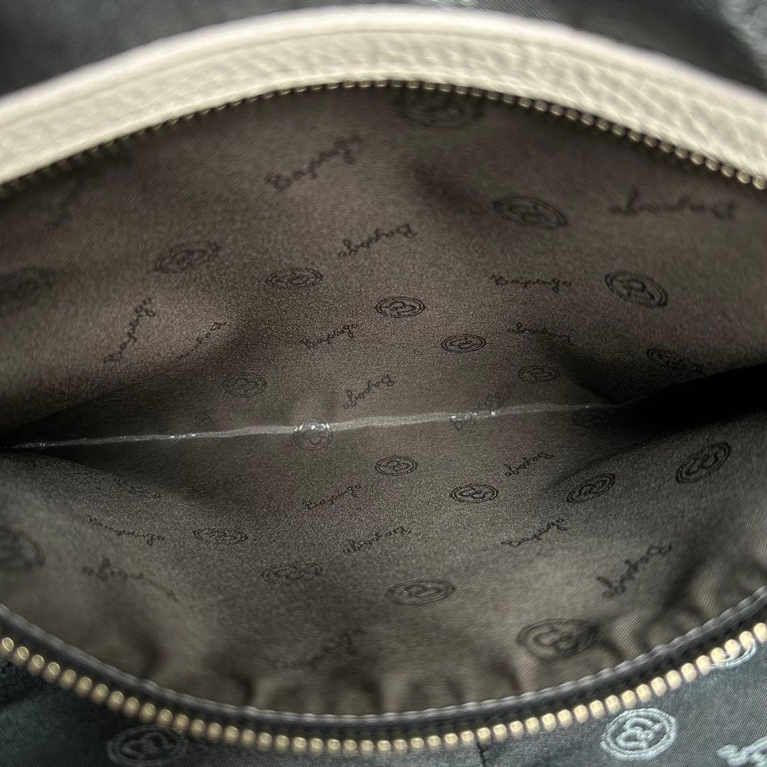 未使用級　バジョルゴ　ビジネスバッグ　クロコ型押し　レザー　ロゴ　白　A4可能