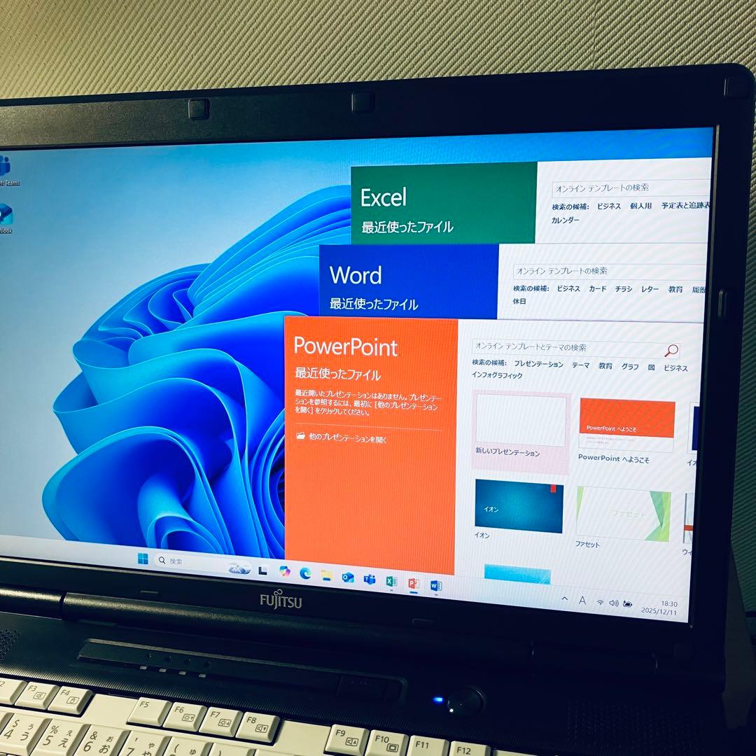 富士通PC Win11 i3 4G HDD500 DVD Office Wifi 【第8世代 Core i3 DVD