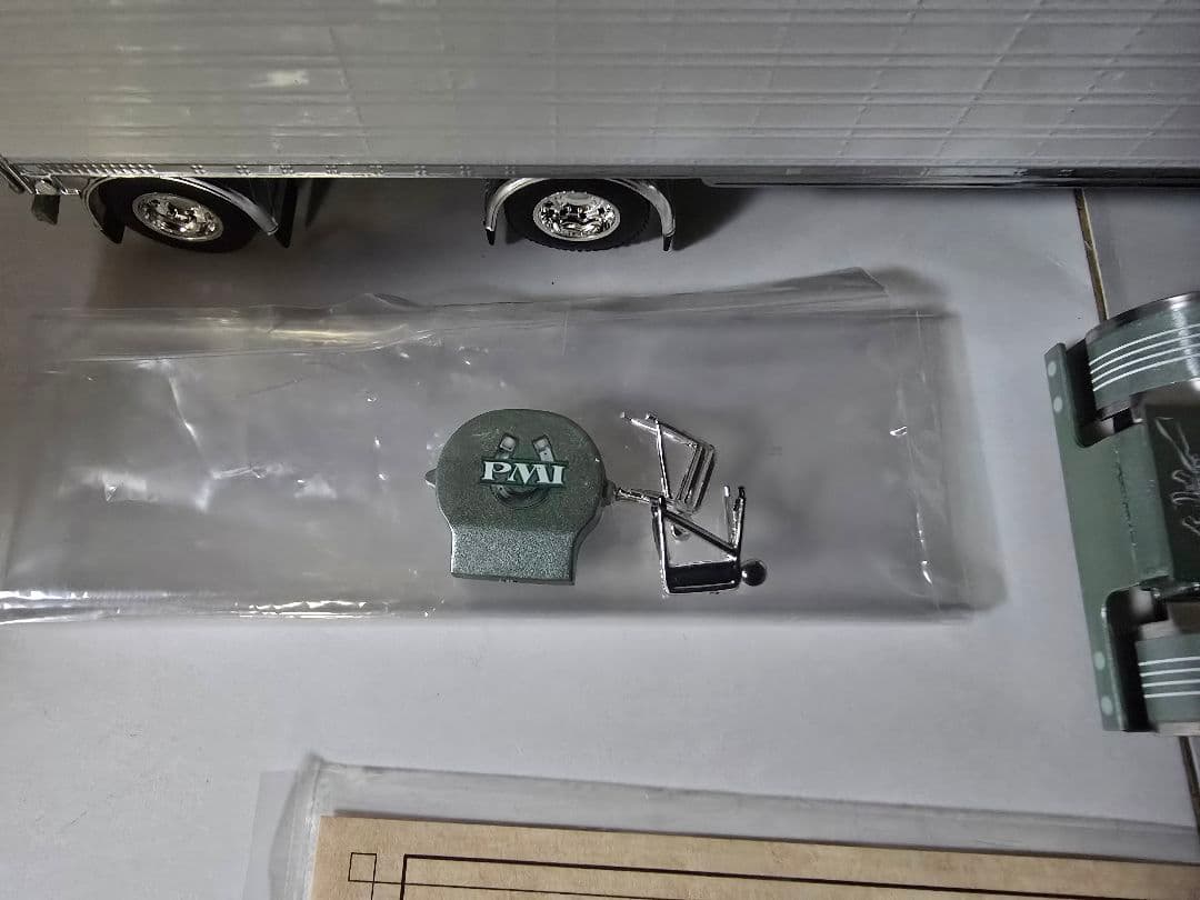 ミニカー DCP 1/64 PMI Peterbilt379