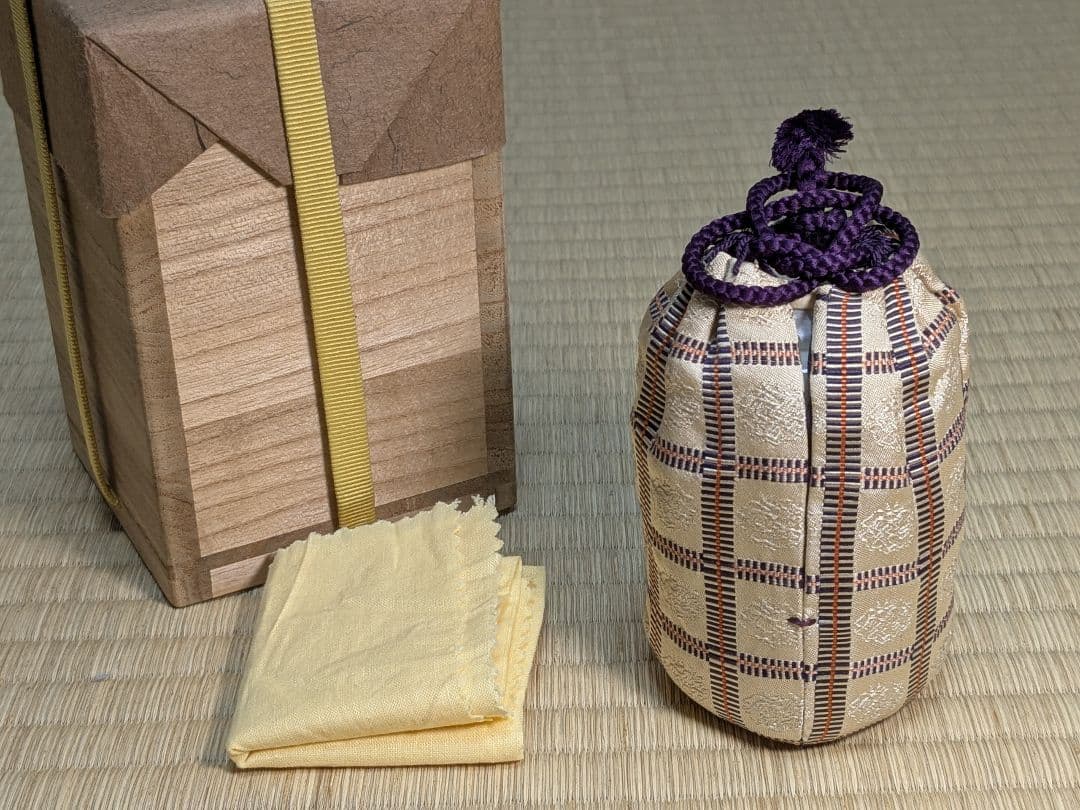 十代三輪休雪　萩茶入　萩焼　人間国宝　休和 萩焼茶入 十代 三輪休雪(休和)作 仕覆2付 共箱 | 古美術ささき