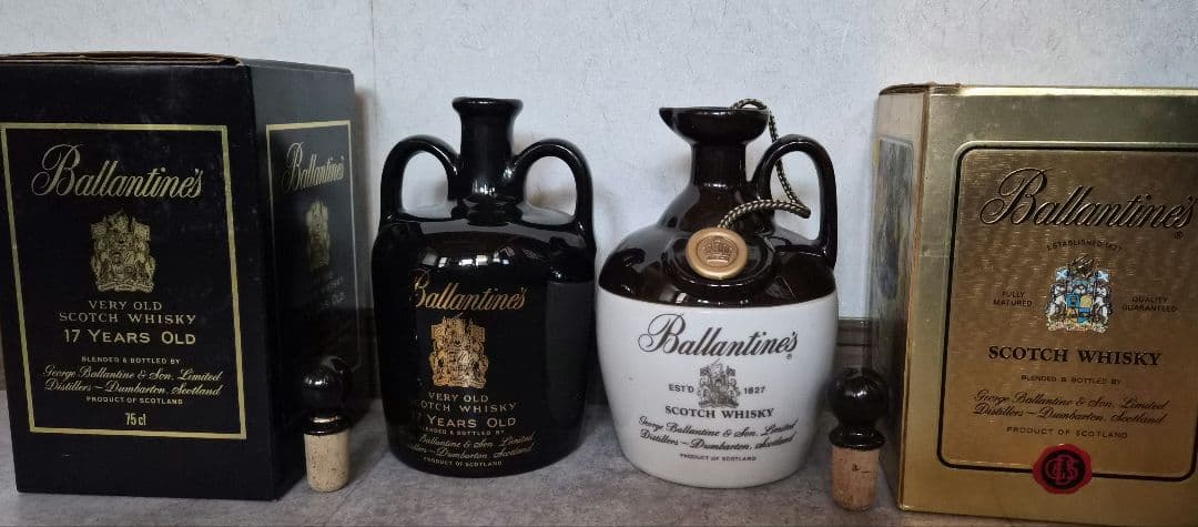 未開栓・箱付 バランタイン 17年 黒陶器 ＆ フラゴン 陶器ボトル 2本