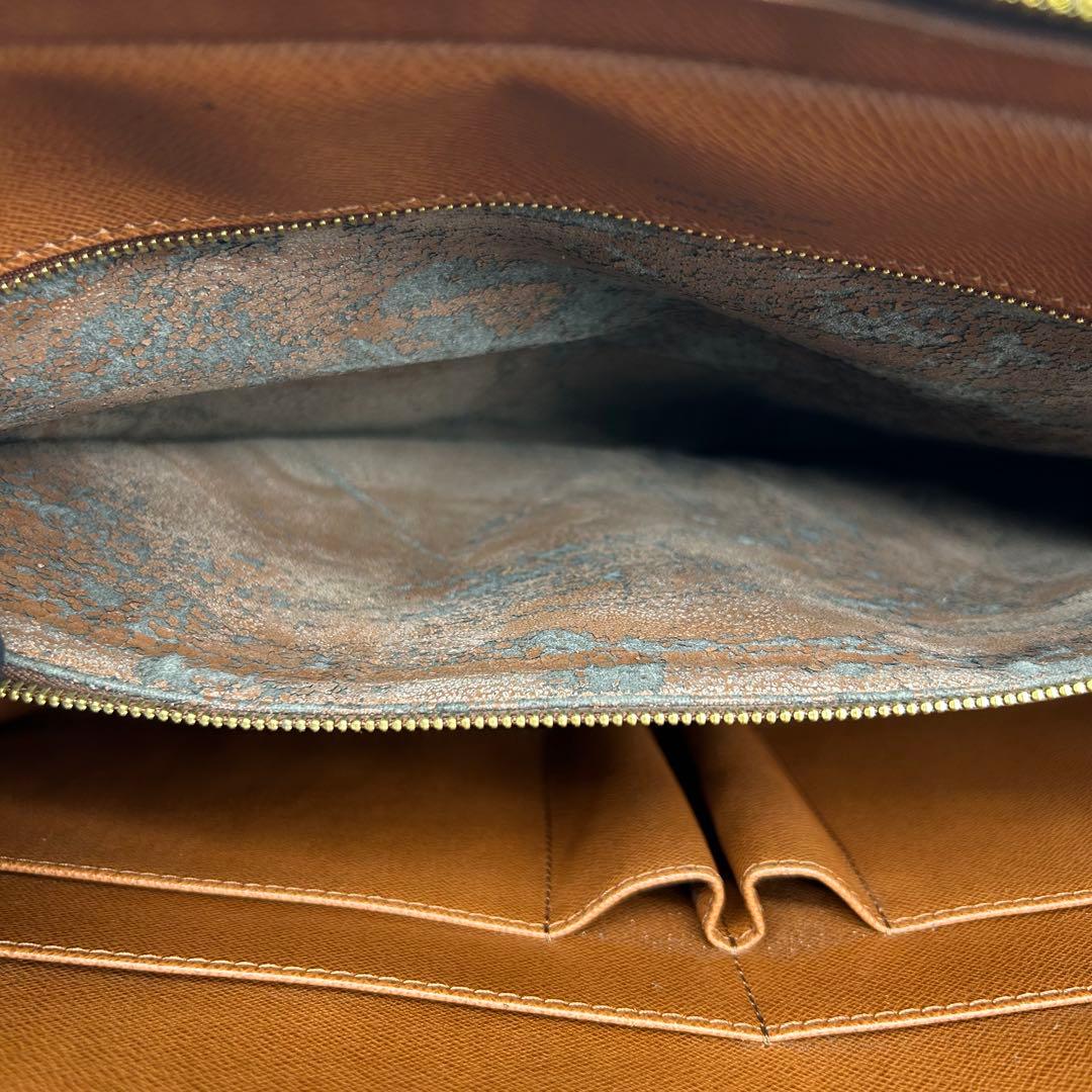 ルイヴィトン ポルトドキュマン ヴォワヤージュ モノグラム　ビジネスバッグ