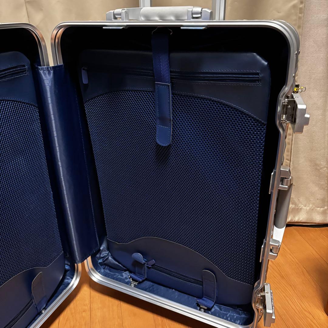 美品】60L ABS＋PC 素材 ハードキャリー TSAロック ストッパー付き