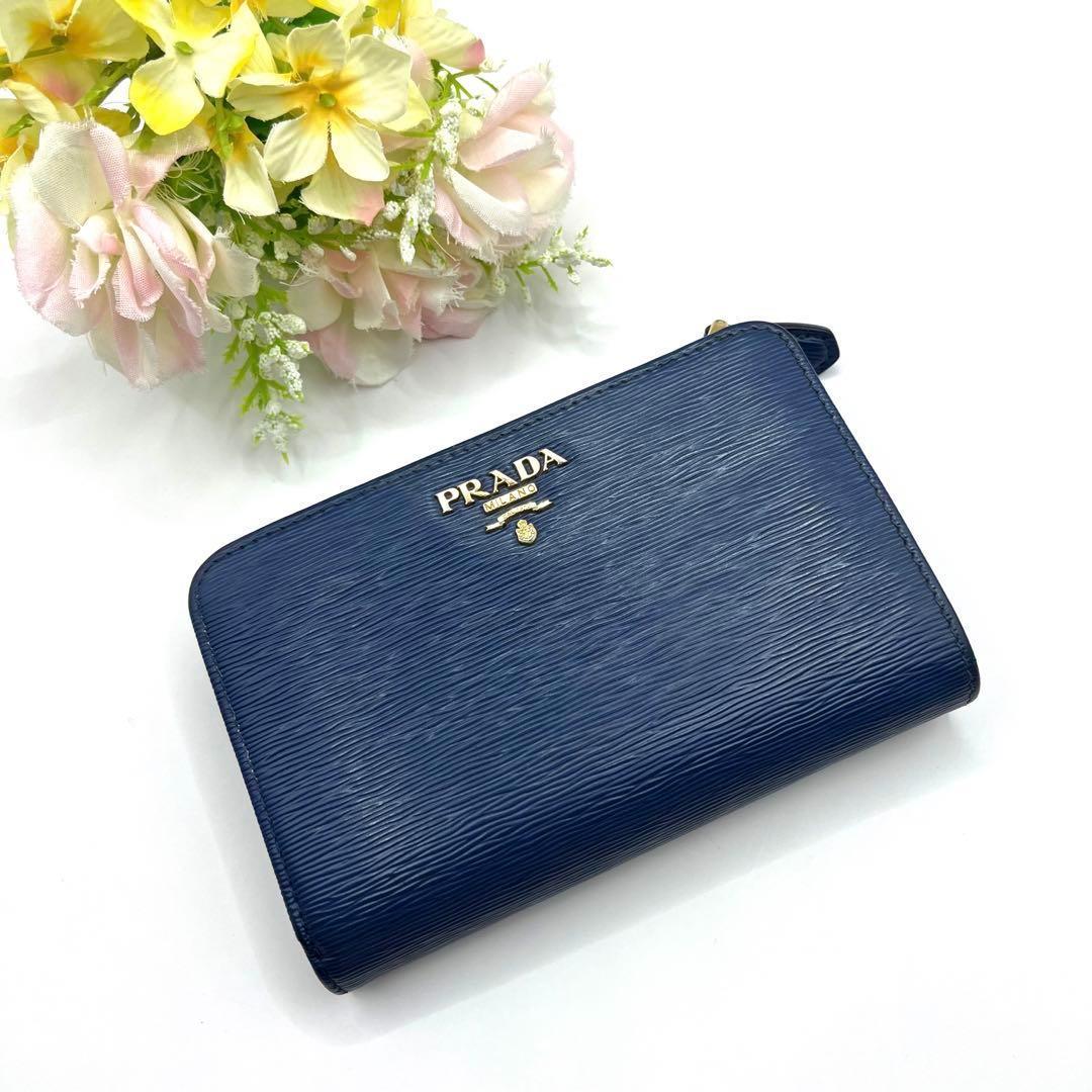 美品プラダ二つ折り財布レザー金ロゴ